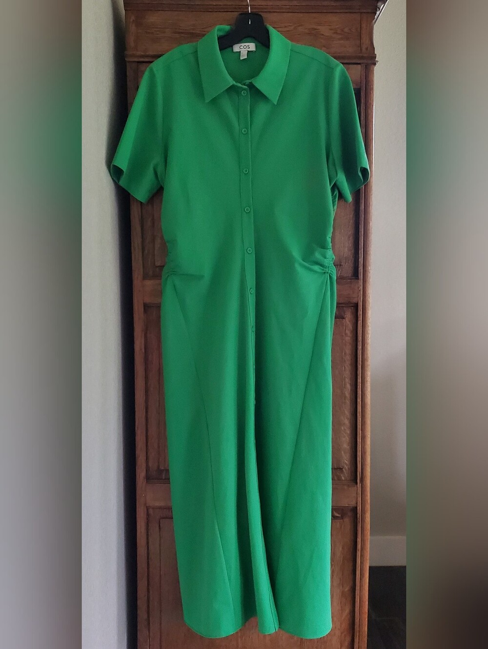 COS GATHERED MIDI SHIRT DRESS IN GREEN LARGE